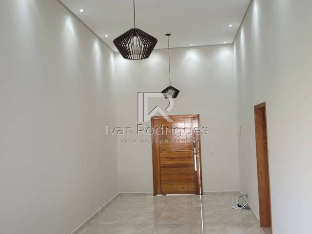 #82 - Casa em condomínio para Venda em Jacareí - SP