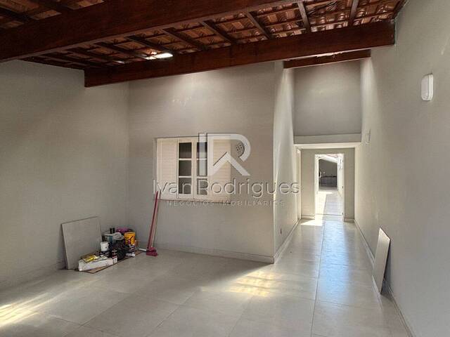 #122 - Casa para Venda em Jacareí - SP - 2
