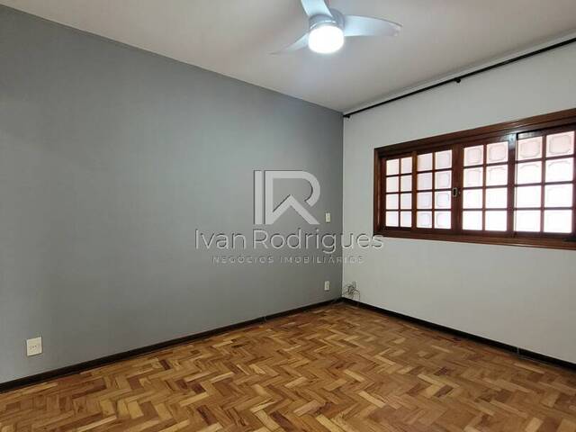 #124 - Casa para Venda em Jacareí - SP - 2