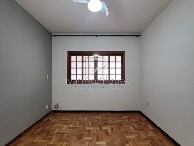 #124 - Casa para Venda em Jacareí - SP - 3